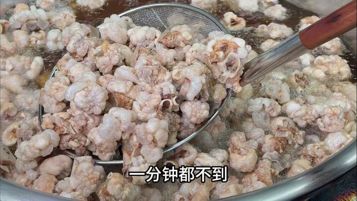 Anshun Guy Sells Juicy Pork Trotters: Fresh Trotters Soaked for 24 Hours, Deep-Fried to Perfection w