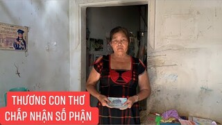 Mang căn bệnh ung thư hàng ngày phải đi bán vé số để nuôi con gái và đứa cháu ngoại...!