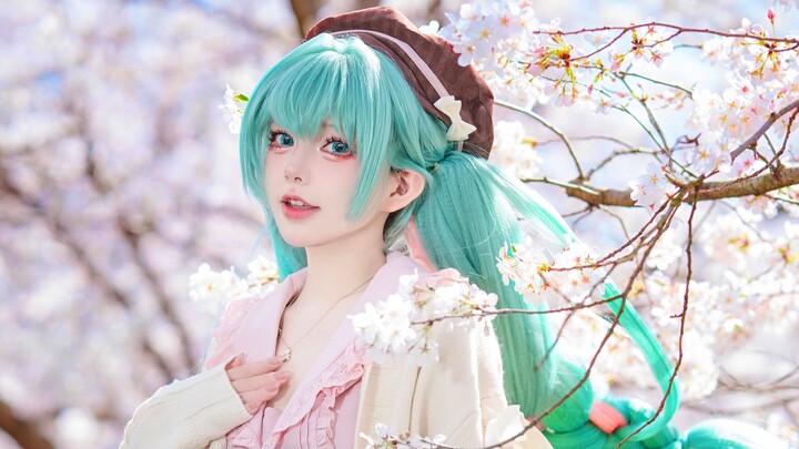 هل هي هاتسوني ميكو؟ لا، إنها تُخرج نكهة موسيقية!