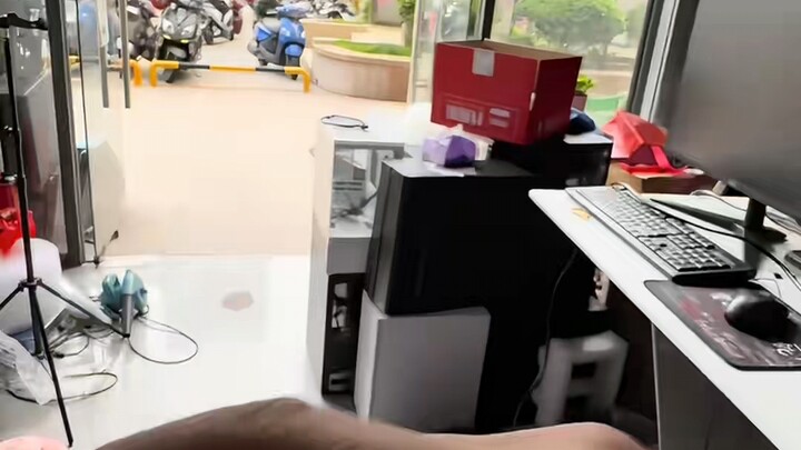 【Chủ cửa hàng bị chủ nhà tăng giá thuê nên đành bất lực, không dám chuyển đi; ngờ đâu chàng trai liề
