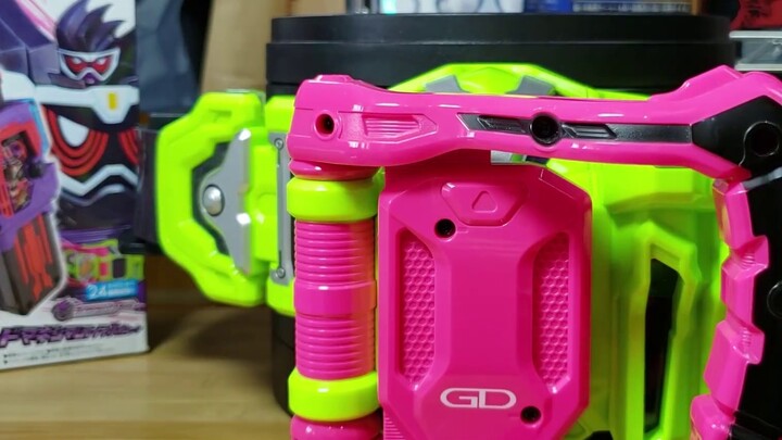 "Namaku Dan Reito sekarang..." Kamen Rider EX-AID DX God Ultimate SWT X Cassette