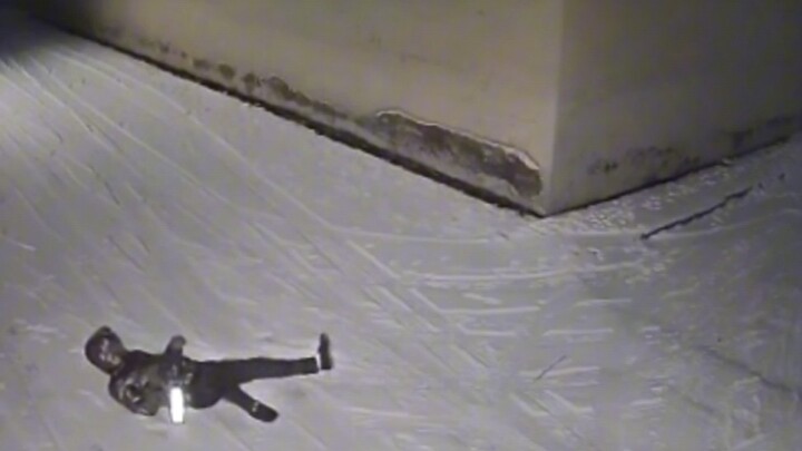 A Laugh in the Martial World, Waves Surging High