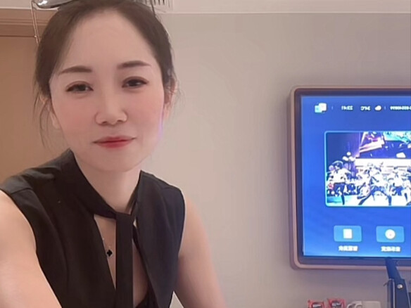 Giáo viên tiếng Anh đi công tác mà cũng bị cấm à?