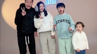 Cả gia đình đều vui vẻ
