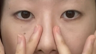 This is how we put on makeup...