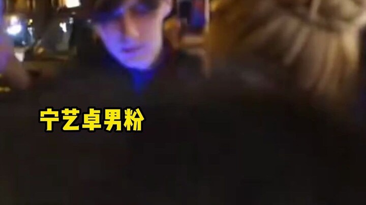 Đặt mình vào vị trí của họ rồi suy nghĩ, chợt hiểu ngay vì sao ngôi sao nam lại dễ dàng “sụp đổ hình