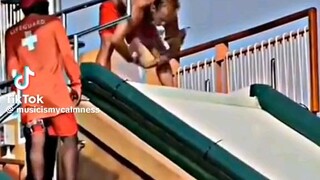 try not to laugh 🤣🥴