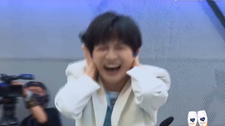 A complete analysis of everyone's slow reactions after Zhou Shen's cute act. This must be a famous v