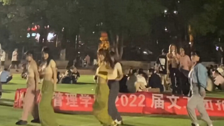女大学生操场翻跳new jeans-hype boy 这就是青春的样子吧！