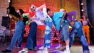 Single terbaru Boys World, "SO WHAT Dance Class" (Versi Kelas Dansa) | Playground LA