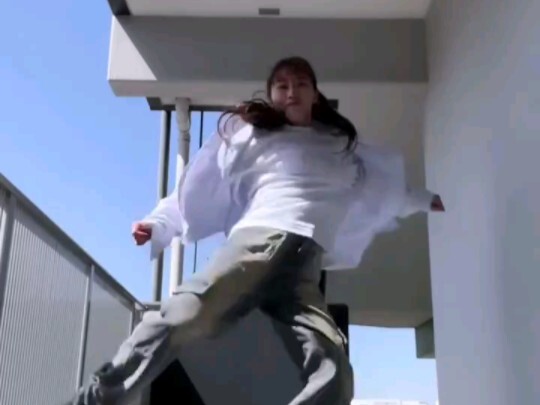 女生跳的好轻盈！RIIZE先行曲impossible challenge！女生是Jurin Kumashiro，日本歌手艺人，是one chance的成员！