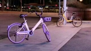 I was shocked to see two large bicycles floating above the bicycle.