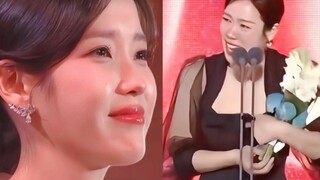"Aichun, her mom won an award!" Kujingan has swept so many awards on the set! "Our Aichun's mom fina