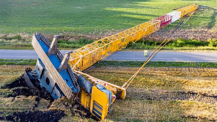 20 Extreme Dangerous Idiots Excavator Driving Skills - Excavator Fails - Crane Fails Compilation