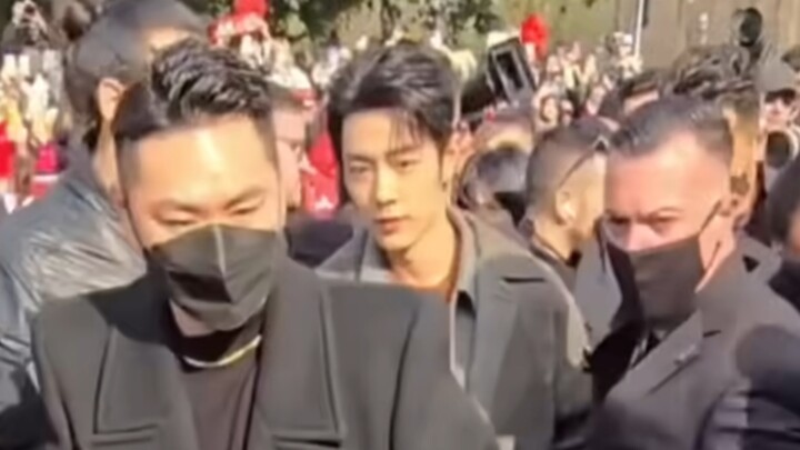 Saya menjadi kaya berkat staf TODS! "Ah Zhan, kemarilah!" Ah Zhan: "Aku tidak bisa masuk!" Hahahaha,