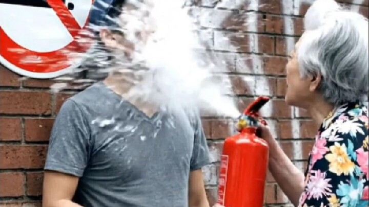 عجوز تسعينية عالية الطاقة تتحدى نفسها لتكون "حاملة العدالة"