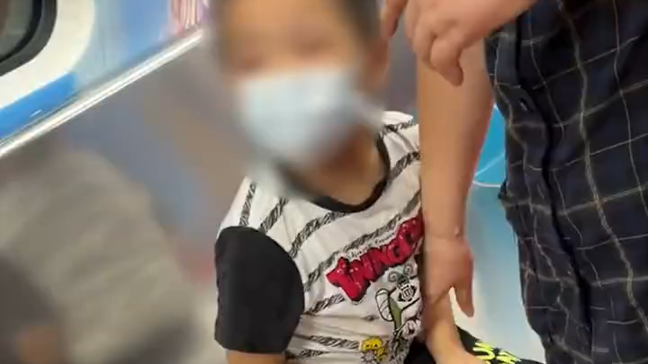 2022 Hangzhou subway: A woman accuses a 3-year-old boy of touching her chest. Hmm, you can tell who’