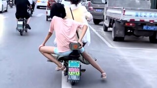 Aku akan mati tertawa melihat kelompok idiot ini hahahahahahahahahahahahahahahaha