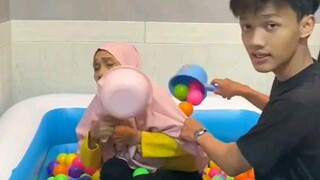mandi lumpur ❌ mandi bola ✅ 😎