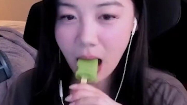 TikTok abstract cringe log #121   Green Tongue has gone viral overseas