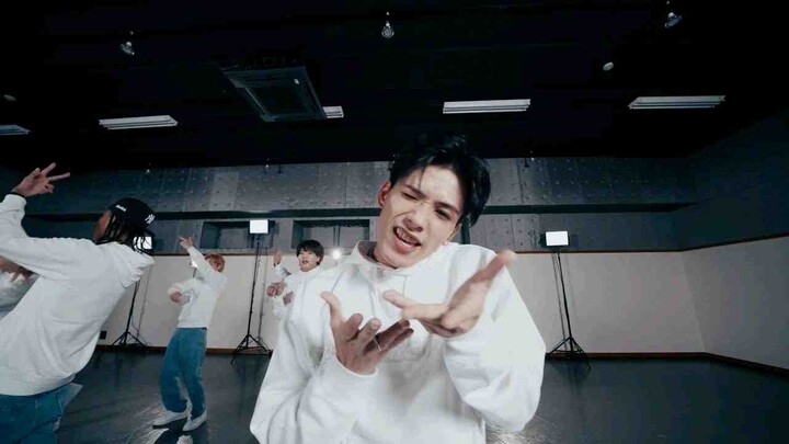 【PSYCHIC FEVER】– ما الذي يحدث في غرفة التدريب على الرقص النسخة المتحركة