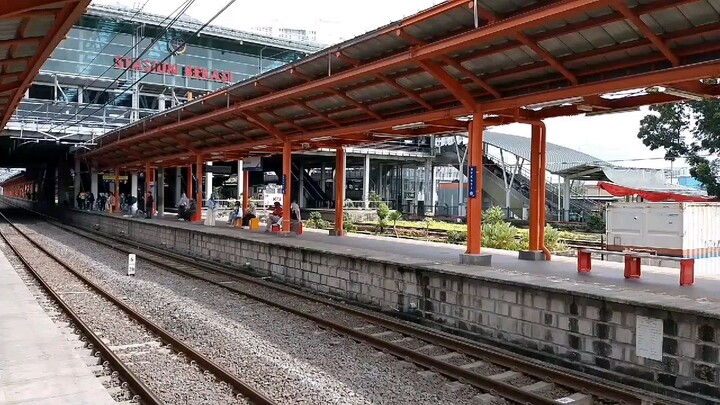 kereta api dan KRL commuter Line di iringi dengan beberapa lagu 2026