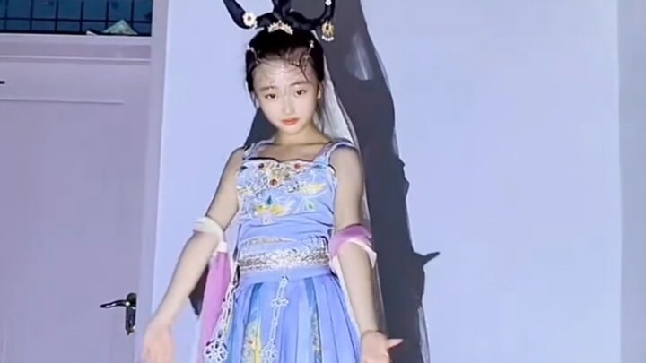 รวมคลิปสุดเจ๋งของสาวน้อยวัย 11 ปี หวู่เสี่ยวหม้อ