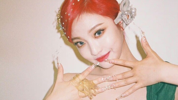 Ning Yizhuo lúc lên sân khấu cứ thích tranh chụp, làm sao mà nổi tiếng khắp nơi được… Phụ nữ Trung Q