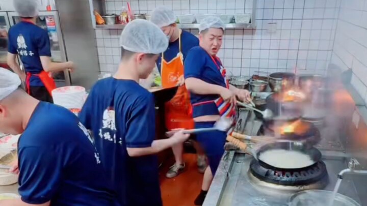 Bếp không phải dùng thức ăn chế biến sẵn nhìn sẽ như thế nào nhỉ