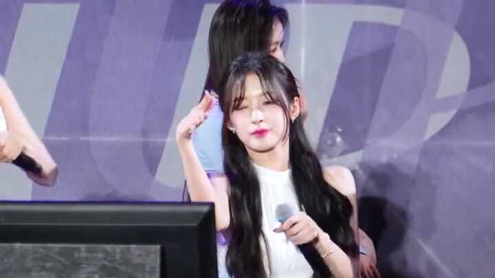 240522 YooA Sun Moon Da Dun Dun Dance Fan Shot