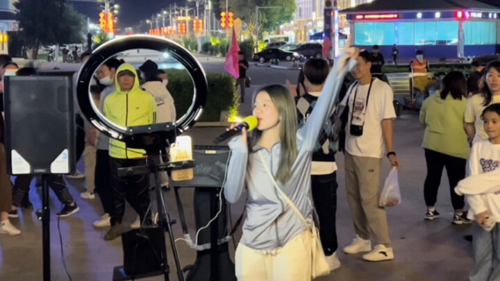 [Singing] The social butterfly has arrived! Everyone, step aside!