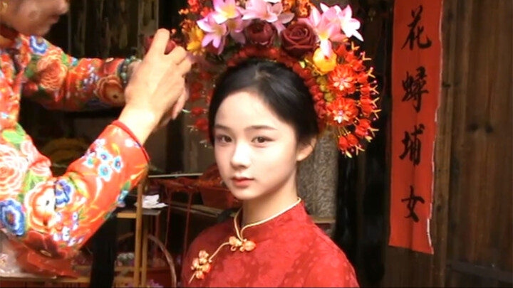 "في هذه الحياة، تزيني بالزهور؛ في كل الأعمار القادمة، ستكونين جميلة."