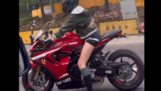 偶遇杜卡迪女骑士