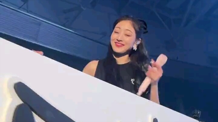 [TWICE] Jihyo không ngờ một bức ảnh lại trở thành khoảnh khắc bất hủ