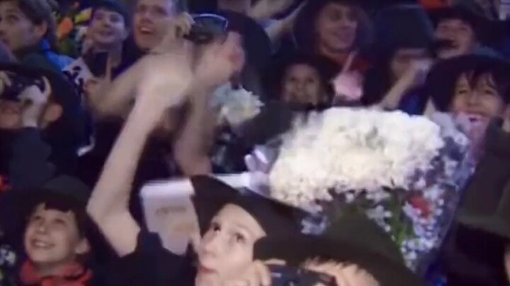 #Thành Long có sức ảnh hưởng quốc tế lớn đến đâu? Hãy xem fan hâm mộ ở các nước cuồng nhiệt thế nào 