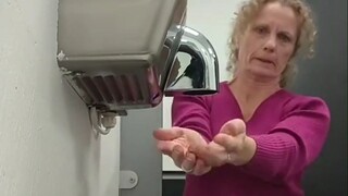 A simple bacterial culture comparison experiment—let's see just how dirty those "hand dryers" in pub