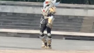 مَن يشاهده ولا يشعر بالحيرة؟