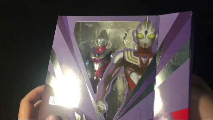 [Color-changing model play #4] Ultraman Tiga's three forms can change at will