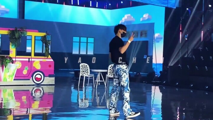 【Yao Chen is here】Happy Camp stage highlights | My little brother is here to provide live stage shot
