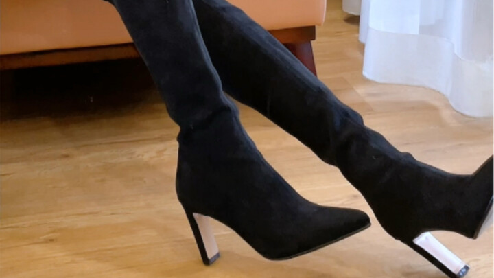 Knee-high boots are just amazing～