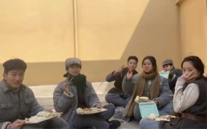 Ê-kíp phim “Đại Vượt Quần Long” tuyển bao nhiêu sinh viên làm diễn viên quần chúng vậy? Nhìn hiệu ứn