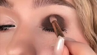 แต่งตาสโมคกี้อายส์ง่ายขนาดนี้เลยเหรอ!