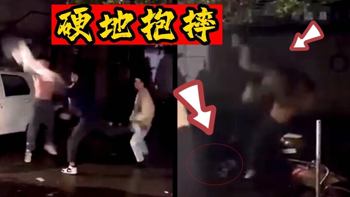 Chàng trai võ thuật bị 2 đánh 1! Tức quá tung hết sức, lột áo rồi quật ngã đối thủ xuống nền xi măng