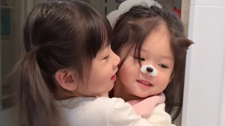 Chứng cứ cho thấy Tần Y mê em gái đã được xác thực! Từ khi Tiểu Viên mới chào đời, cô ấy đã yêu thươ