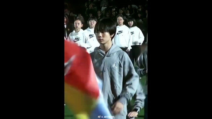 Phiên bản phục chế 4K cảnh quay trực tiếp lúc Tô Tân Hạo tập thể dục ở trường trung học cơ sở!