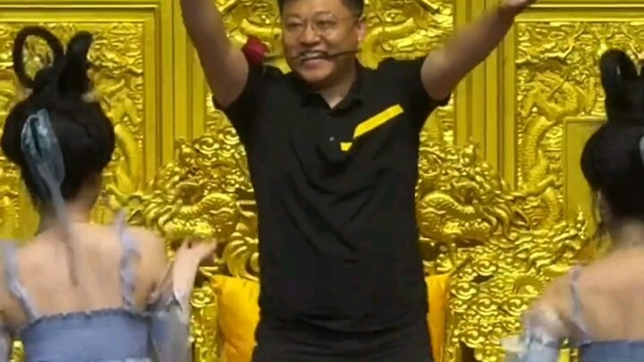 Only big bro knows how to dance—pure male joy! #QingYuYan #QingYuYanDragonThroneDance