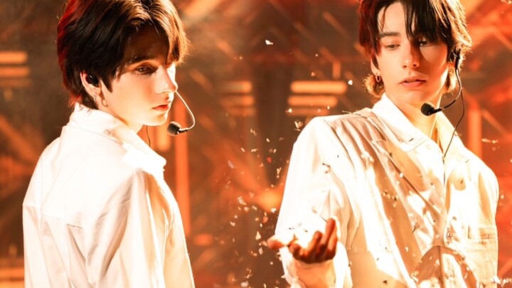 บัตรประสบการณ์แฟนคลับหนุ่ม: เวทีร้องเพลงและเต้น