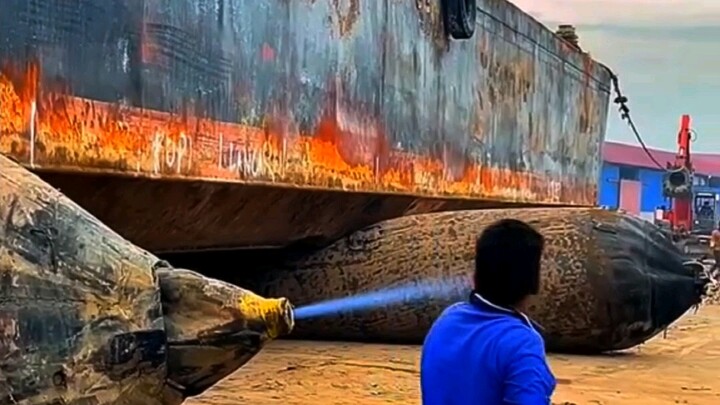 Why can a flame gun refurbish plastic?