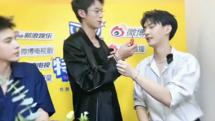 จิบเล็กน้อยนอกจอ