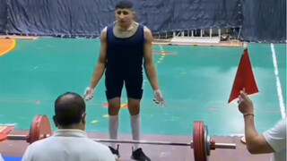 A true deadlift genius! Start and lock!